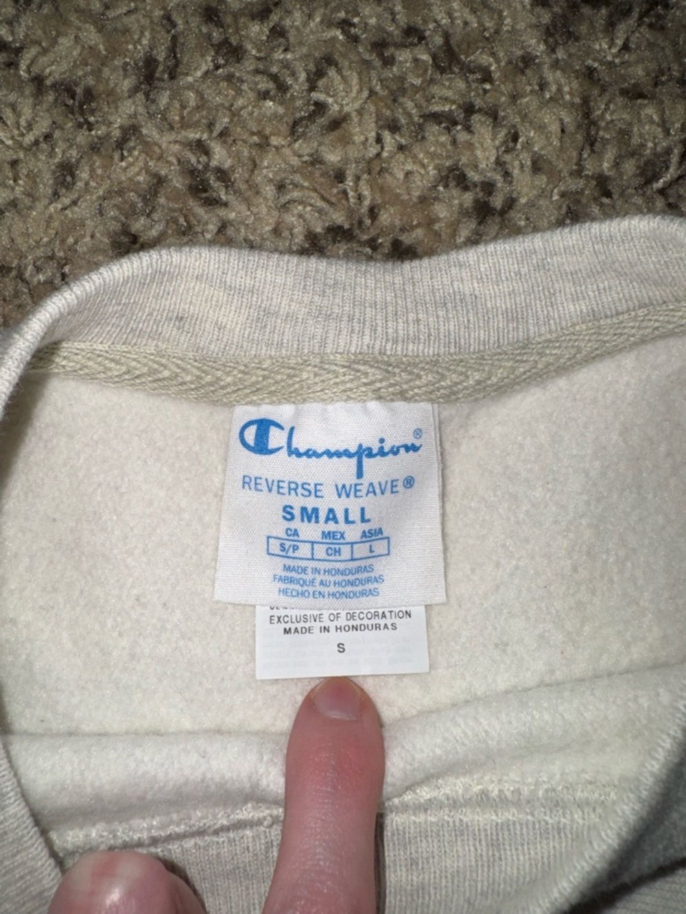 Champion Crewneck Sweatshirt in Light Gray with Small Logo - Picture 2 of 3